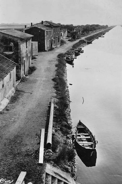 Le bord du canal à Carnon